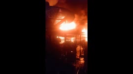 Severe fire amidst flood disaster in Indonesia displaces families