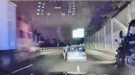 USA: Drunk Driver Crashes into Police Car, Injuring Officer in Fairfax County Incident