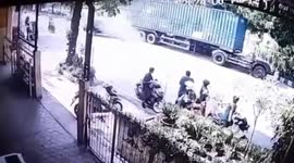 Severe Collision, A Speeding Suv Hit A Large Container Truck Parked On The Side Of An Indonesian Road, One Person Was Injured