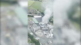Fire at brewery which makes Carling, Coors and Madri - smoke for 30 miles