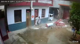 Solar water heater narrowly misses two women after strong winds blow it off roof in China