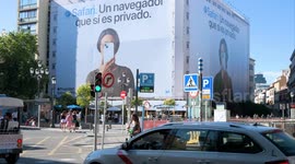 Spain: Apple Promotes Safari Privacy with Eye-Catching Billboards in Madrid