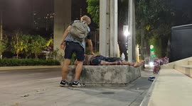 Good Samaritan hairdresser trims local homeless people in Bangkok