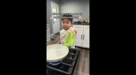 Tiny chef in training: Mom's gentle parenting Buldak noodles tutorial goes viral