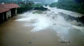 Wall collapses in flash floods due to rainstorm in southern China