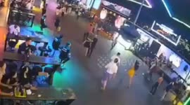 Tourist KOs Thai ladyboy in nightlife strip Pattaya