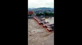 Ancient movable bridge in southern China braces for flood peak