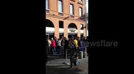 Hundreds of people queue for Starbucks opening in Toulouse