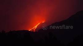 Timelapse lava flow - Volcano Etna