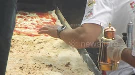 Naples chefs create world's longest pizza