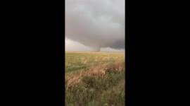 Big tornado south of Perryton! #TXWX #tornado https://t.co/fHg3pKzJpT