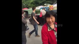 Beggars threaten drivers to give money with stone in hand