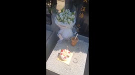 Extinguished candle miraculously reignites as Chinese people talk to departed friend in graveyard