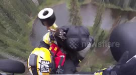 USA: Coast Guard Helicopter Rescues Injured Hikers and Dog in Deschutes National Forest