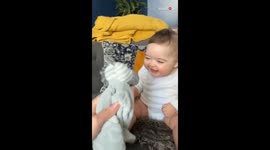 Dad's silly antics elicit adorably joyful laughter from baby girl