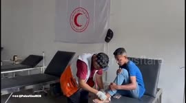 Gaza: PRCS volunteers continue to work at the Palestine Red Crescent medical point in Jabalia, north of the Gaza Strip, to provide medical services to patients and the injured.