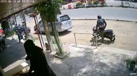 A Jewellers shop robbery in Medchal, Hyderabad in broad day light, accident CCTV captured