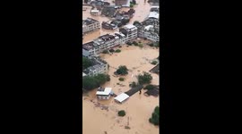 Heartwarming moments of rescue after torrential rains in China's Guangdong