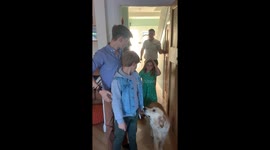 Mom orchestrates a heartwarming surprise as kids meet aunt face-to-face
