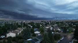 Shelf cloud sweeps through Cheyenne, Wyoming