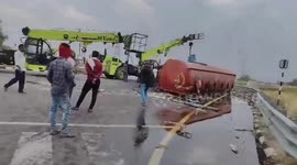 India: Diesel tanker overturns on expressway in northern India