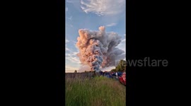 UK: Firefighters Tackle Industrial Estate Blaze Near Paisley 2