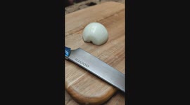 Learning how to cut an onion in very small pieces with a handmade kitchen knife.