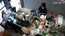 Angry barista throws coffee in customer's face in China