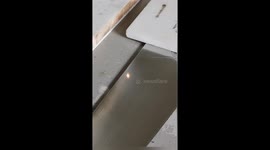 Laserengraving the logo of OOOMS on a handmade kitchen knife.