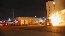 USA: Pallet Fire Damages Structure in Downtown Los Angeles