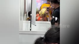 Fan seen groping big-chested cosplayer at Japanes anime event