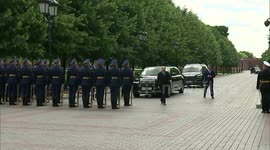Russia: Flower laying ceremony at Tomb of Unknown Soldier on Day of Memory and Sorrow