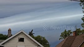 US: Shelf Cloud Rolls Through Northern Ohio Amid Storms