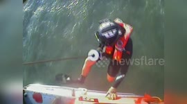 USA: Coast Guard Rescues 2 Men from Stranded Sailing Vessel Near Charleston Jetties