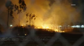 USA: Grass Fire Poses Threat to FedEx Fleet in Pacoima