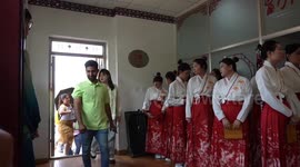 International students experience traditional Chinese medicine in China's Qingdao