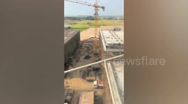 Impressive moment workers descend tower crane with incredible speed