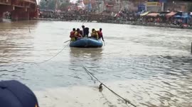 Cars swept by flood, taken out by SDRF in northern India
