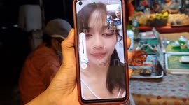 Fried chicken seller looks like K-pop dancer Lisa
