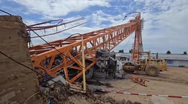 Crane collapses killing two workers in Bangkok