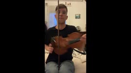 Man's unique violin technique wows tiktok with 9.3 million views!