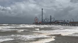 Hurricane Beryl Galveston Historic pleasure pier storm wave footage 7/7/2024