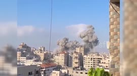 Gaza: Israeli warplanes launch massive airstrikes on the al-Remal neighborhood of Gaza City