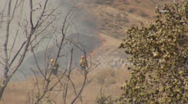 USA: Santa Clarita Plenty Fire Burning in Santa Clarita Near Homes