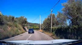 Dashcam ! Sur la route un véhicule véhicule envahit ma voie. Une jante cassée !