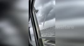 USA: Deputies Capture Dramatic Waterspout in Madisonville, LA