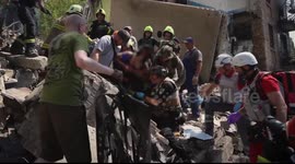 Footage of the work of rescuers in the Shevchenkiv district of Kyiv