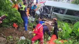 Sixteen pupils injured in schoolbus crash in Thailand