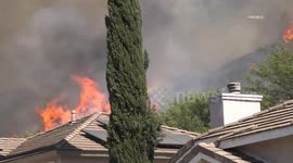 USA: Fontana Sierra Brush Fire Structures Threatened
