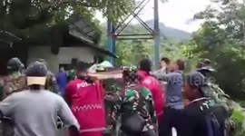 Rescue Teams Continue to Evacuate and Search 48 People Buried by Landslides in Indonesia